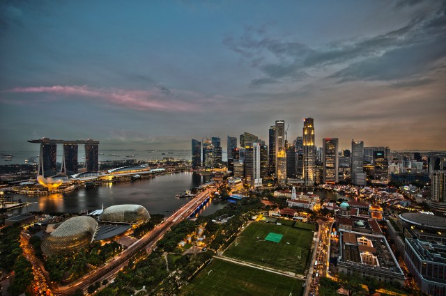 1_singapore_city_skyline_dusk_panorama_2011